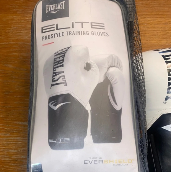 Everlast 12 Oz Pro Style Elite Gloves White Boxing Gloves - Picture 7 of 8